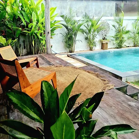 Rumah Kayu Sari