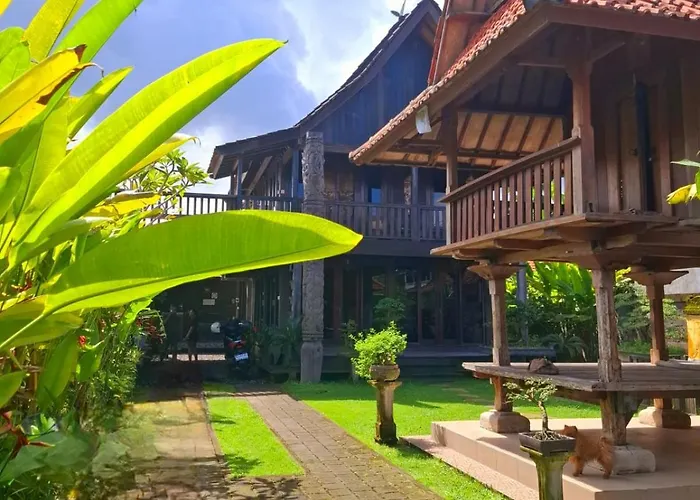 Rumah Kayu Sari 4*