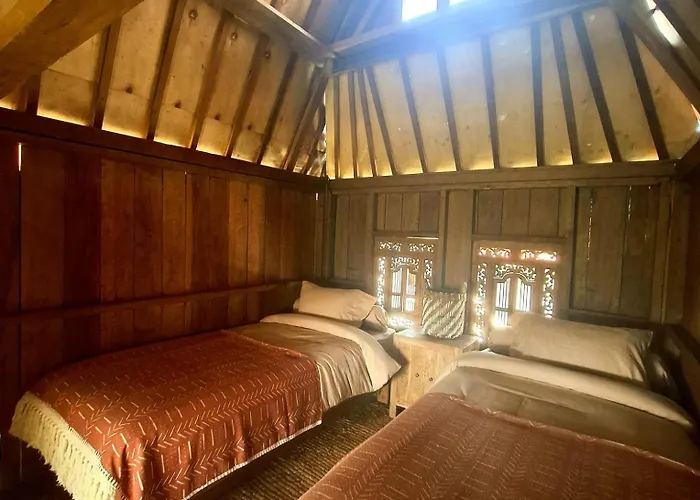 Rumah Kayu Sari ホテル 4*