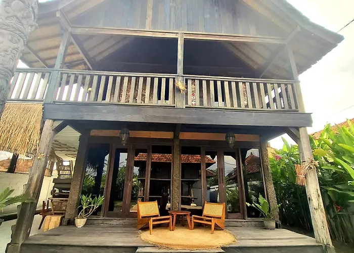 Rumah Kayu Sari Mengwi