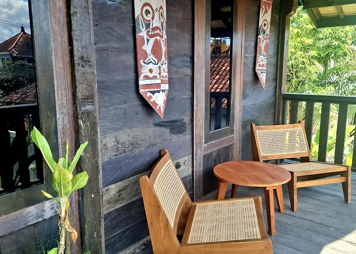 Rumah Kayu Sari 4*