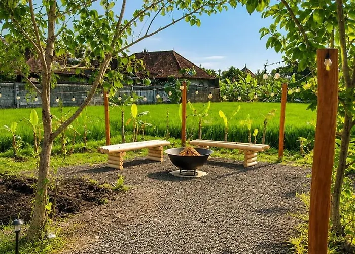 Rumah Kayu Sari 4*